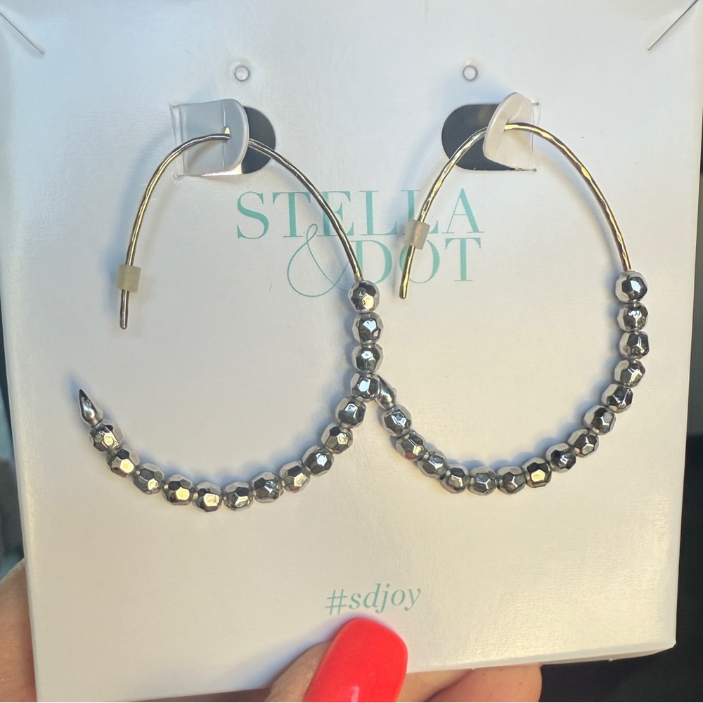 Stella & Dot Modern Rhett Pull Through Hoop Earrings